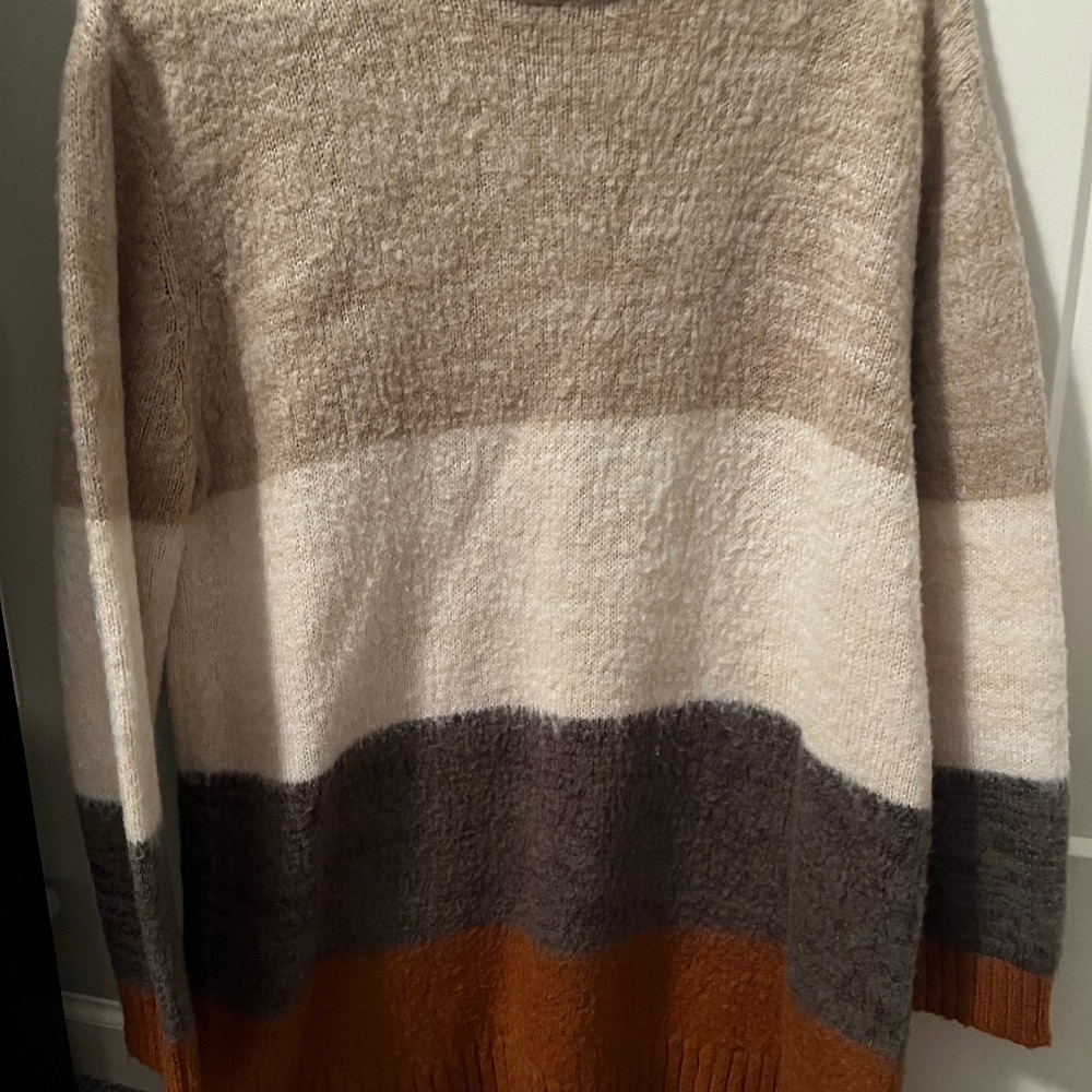 Universal Thread women’s oversized sweater, size medium